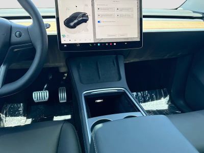 2025 Tesla Model Y — photo 19 view