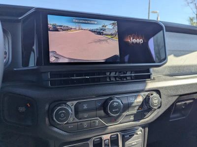 2026 Jeep Gladiator — photo 20 view