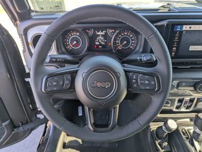 2026 Jeep Gladiator — photo 16 view