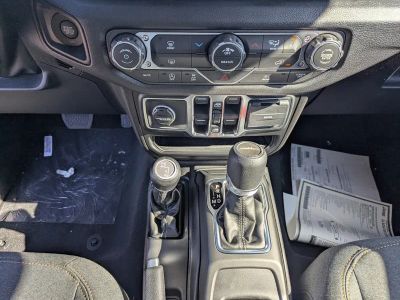 2026 Jeep Gladiator — photo 15 view