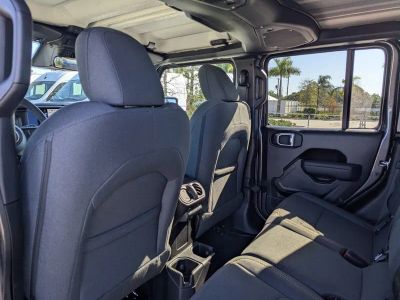2026 Jeep Gladiator — photo 9 view