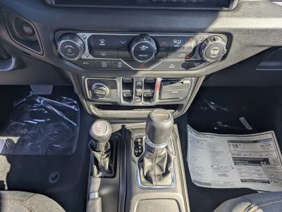 2026 Jeep Gladiator — photo 15 view