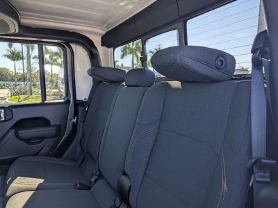 2026 Jeep Gladiator — photo 7 view