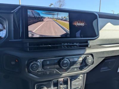 2026 Jeep Gladiator — photo 20 view