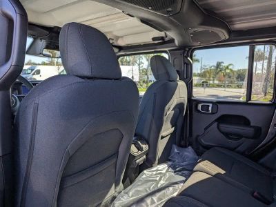 2026 Jeep Gladiator — photo 9 view