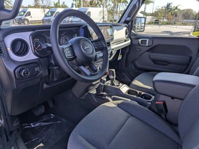 2026 Jeep Gladiator — photo 13 view