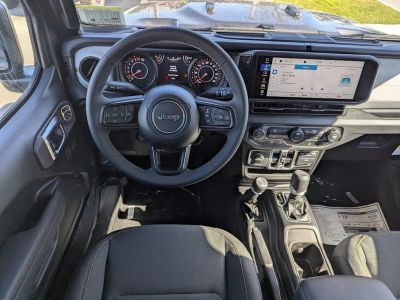 2026 Jeep Gladiator — photo 10 view