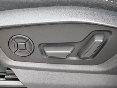 2023 Audi Q8 — photo 18 view