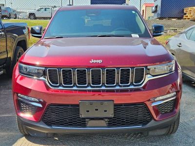 2024 Jeep Grand Cherokee — side profile view