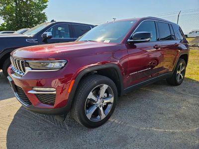 2024 Jeep Grand Cherokee — rear three-quarter view