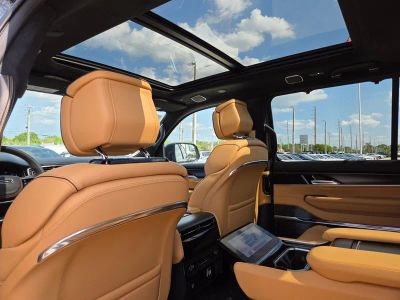 2026 Jeep Grand Wagoneer — photo 10 view