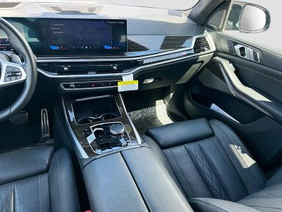 2025 BMW X7 — photo 18 view
