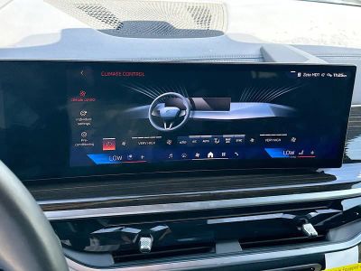 2025 BMW X7 — photo 13 view
