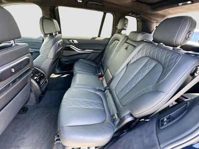 2025 BMW X7 — photo 20 view