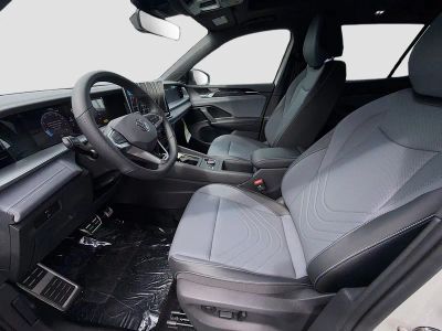 2026 Volkswagen Tiguan — photo 16 view