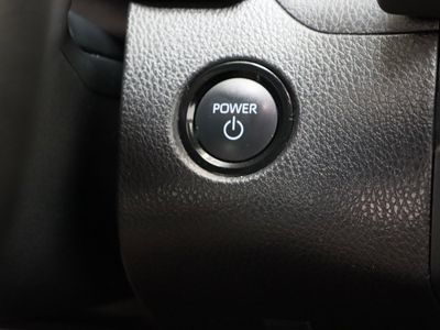 2025 Toyota Camry FWD - Photo 17