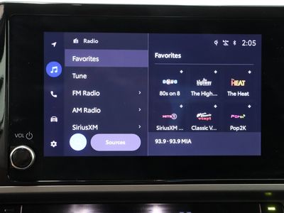 2025 Toyota Camry FWD - Photo 18
