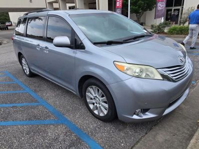 2011 Toyota Sienna - Photo 2