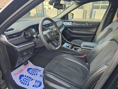 2023 Jeep Grand Cherokee — interior view