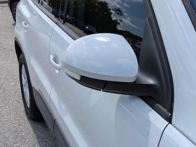 2015 Volkswagen Tiguan — photo 12 view