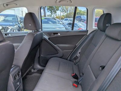 2015 Volkswagen Tiguan — photo 14 view