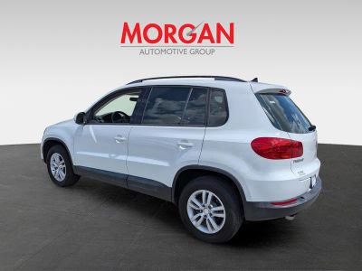 2015 Volkswagen Tiguan — engine compartment view