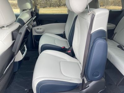 2026 Kia Carnival Hybrid — photo 18 view