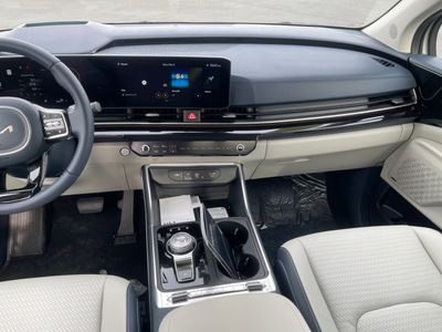 2026 Kia Carnival Hybrid — photo 13 view