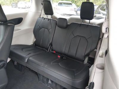 2022 Chrysler Pacifica - Photo 18