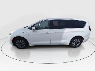 2022 Chrysler Pacifica - Photo 4