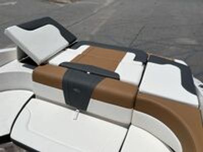2025 Chaparral 23 SSI - Photo 17