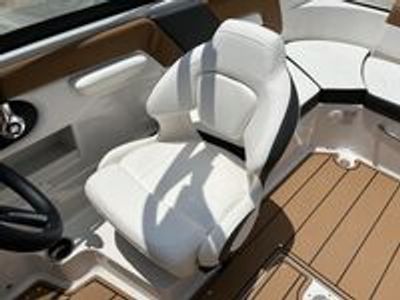 2025 Chaparral 23 SSI - Photo 13