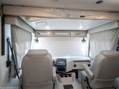 2026 Thor Motor Coach Hurricane - Photo 5