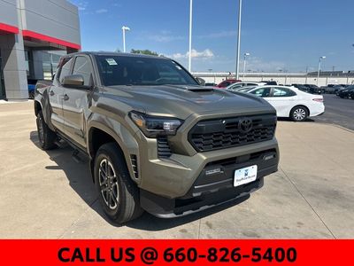 2025 Toyota Tacoma - Photo 4