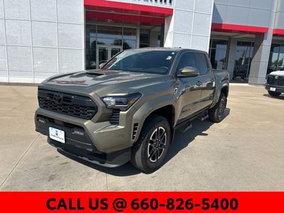 2025 Toyota Tacoma - Photo 2