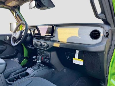 2026 Jeep Wrangler — photo 27 view