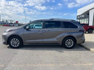 2023 Toyota Sienna — side profile view