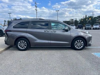 2023 Toyota Sienna — detail view