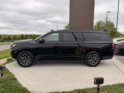 2024 Chevrolet Suburban - Photo 2