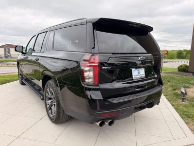 2024 Chevrolet Suburban - Photo 3