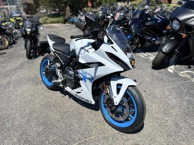 2026 Suzuki GSX-8R - Photo 3