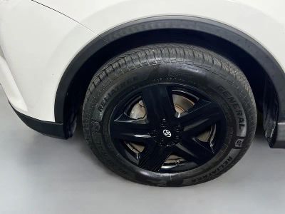 2018 Toyota RAV4 — photo 11 view