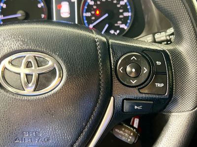 2018 Toyota RAV4 — photo 15 view
