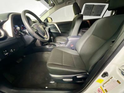2018 Toyota RAV4 — photo 12 view