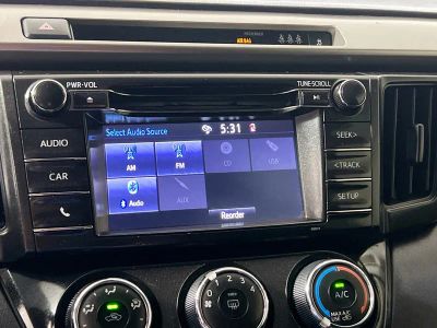 2018 Toyota RAV4 — photo 21 view