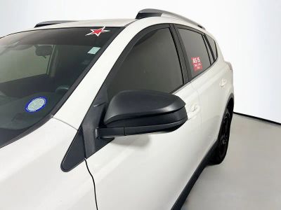2018 Toyota RAV4 — photo 10 view