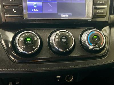2018 Toyota RAV4 — photo 20 view