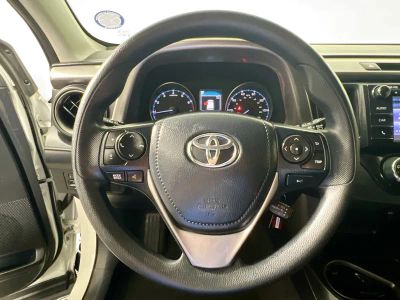 2018 Toyota RAV4 — photo 13 view