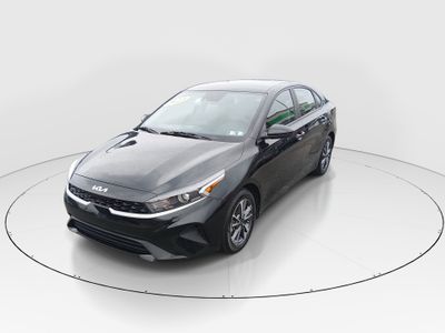 2023 Kia Forte - Photo 3
