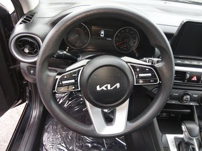 2023 Kia Forte - Photo 12